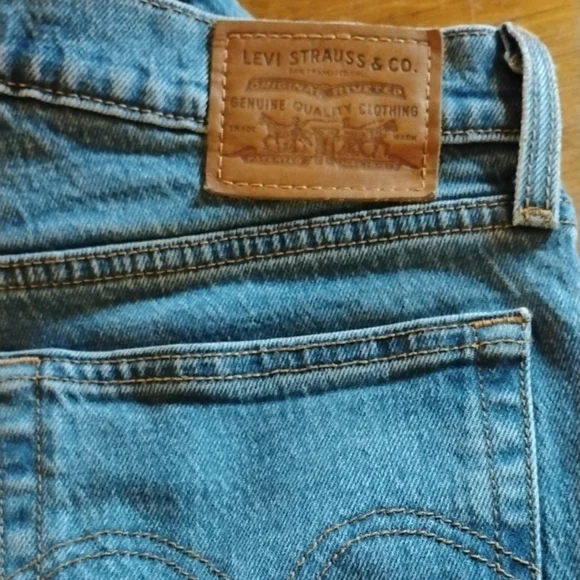 Levi's  Premium Wedgie Style Size 28 Jeans. Can Be Unisex ? Supercute Style/ Fit - Picture 13 of 13